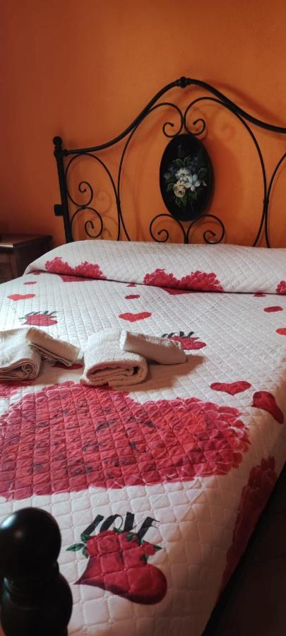 Notti Magiche Bed and Breakfast Castelvecchio Calvisio Exterior foto