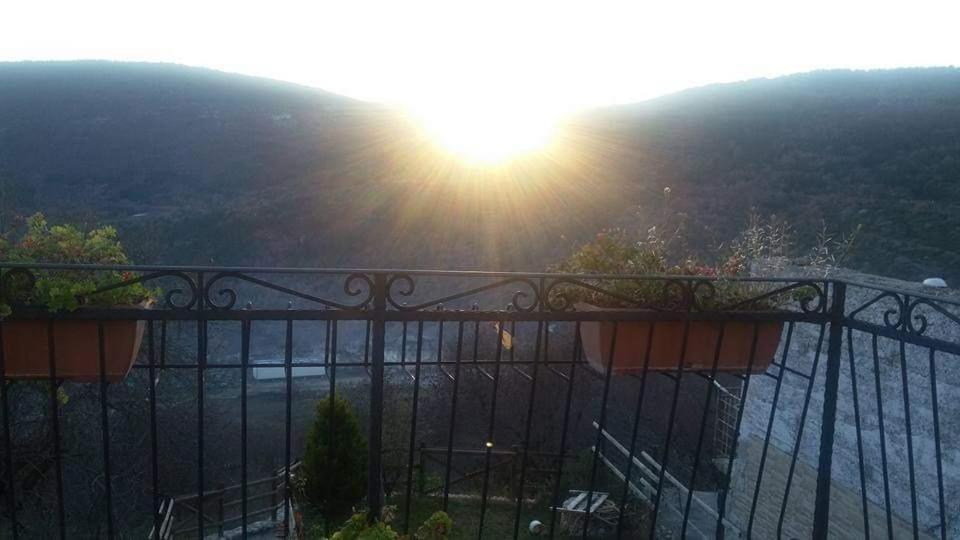 Notti Magiche Bed and Breakfast Castelvecchio Calvisio Exterior foto